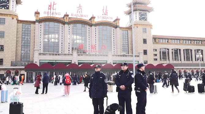 [直击一线]守护春运！北京公交警方24小时执勤护航回家路